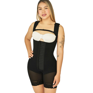 Mid-thigh girdle with four fastenings
