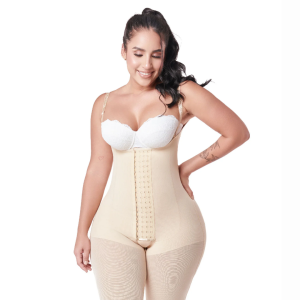 Svelte hourglass-shaped capri leg girdle