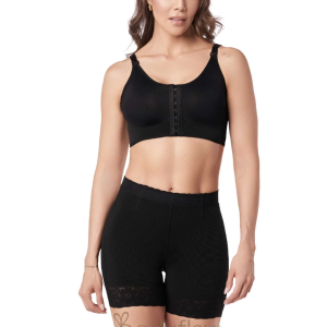 Mid-rise shorts, mid-thigh length